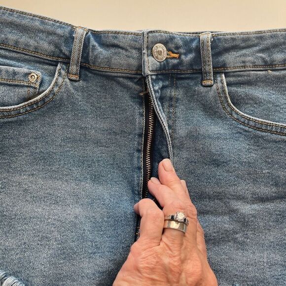 Zara Zip Fly High Rise Distressed Raw Frayed Hem Denim Jean Shorts Blue Size 8 - Picture 3 of 8